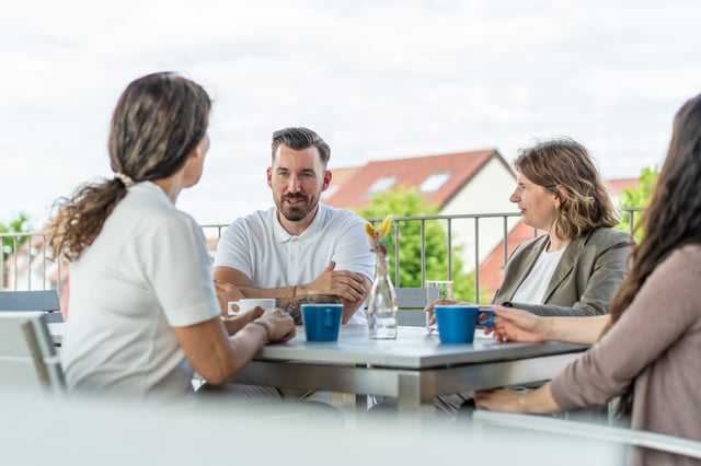 Groupmeeting outside