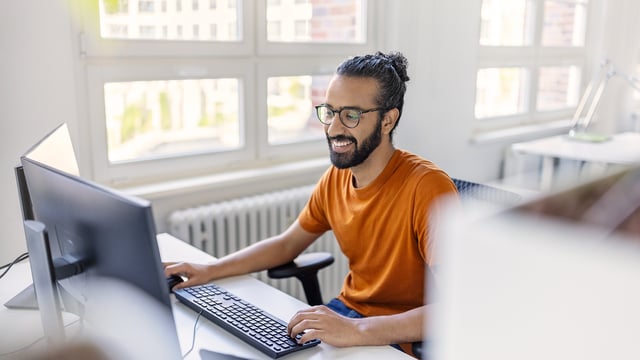 usu_man-office_1919240544