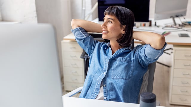 usu_homepage-woman-relaxing_1920x1080px usu_homepage-woman-relaxing_1920x1080px