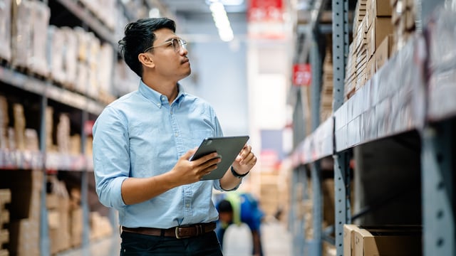 usu-it-asset-management_it-asset-contract-managent_warehouse_1920x1080px