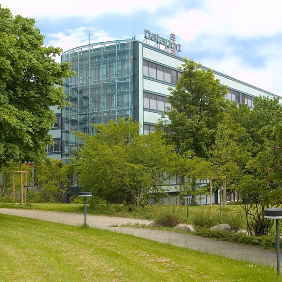 Vue extérieure du bâtiment Dataport, un client de la solution de surveillance informatique USU. Vue extérieure du bâtiment Dataport, un client de la solution de surveillance informatique USU.