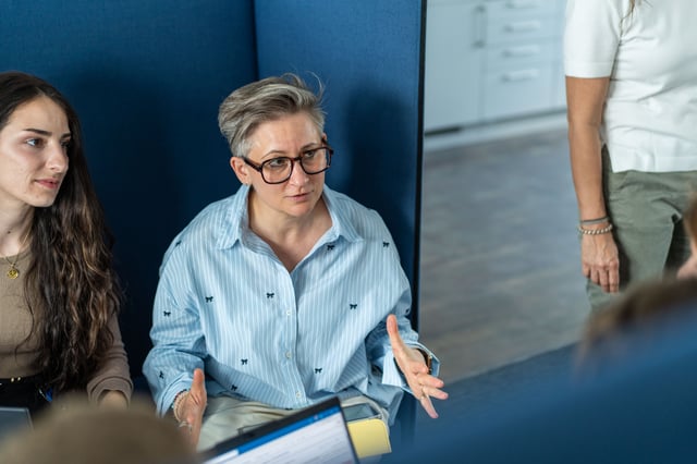 woman with glasses explaining
